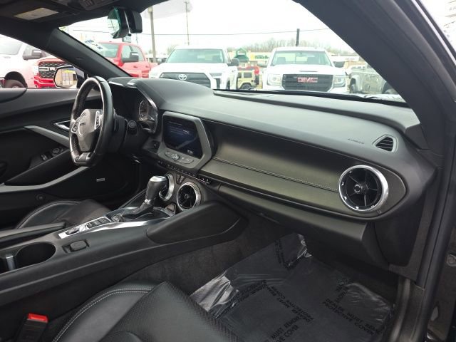 Used 2020 Chevrolet Camaro LT w/ RS Package image 33