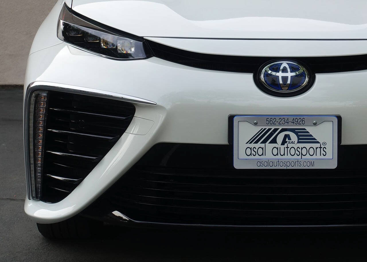 Used 2017 Toyota Mirai FWD image 3
