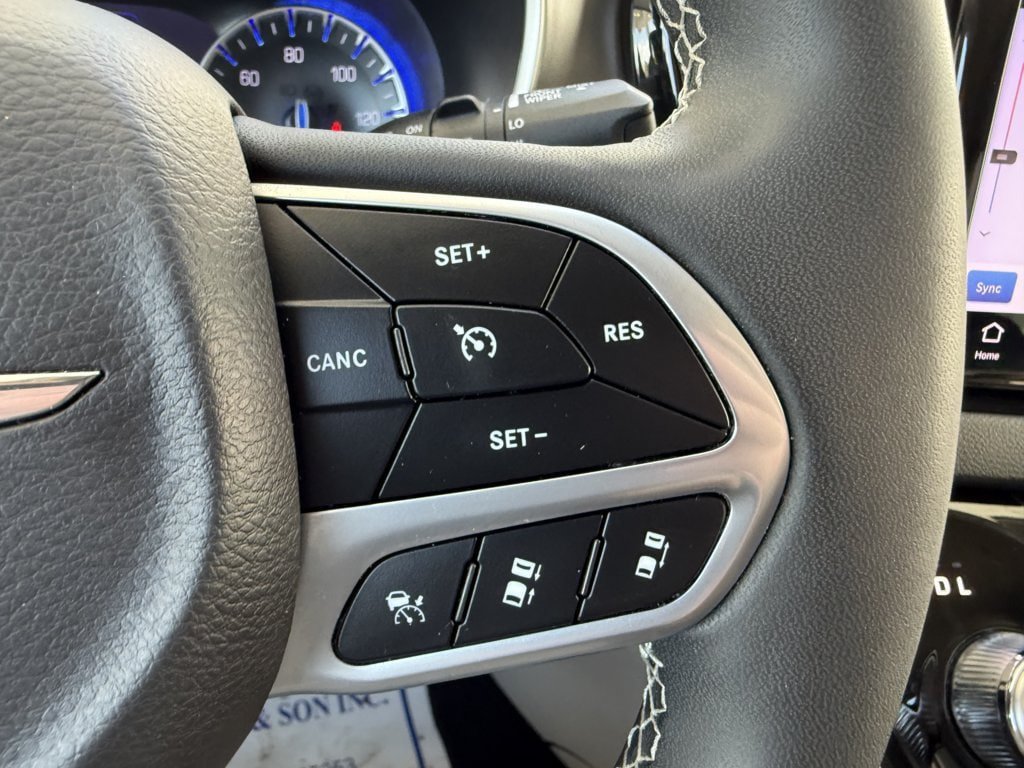 Used 2024 Chrysler Pacifica Touring-L FWD image 25
