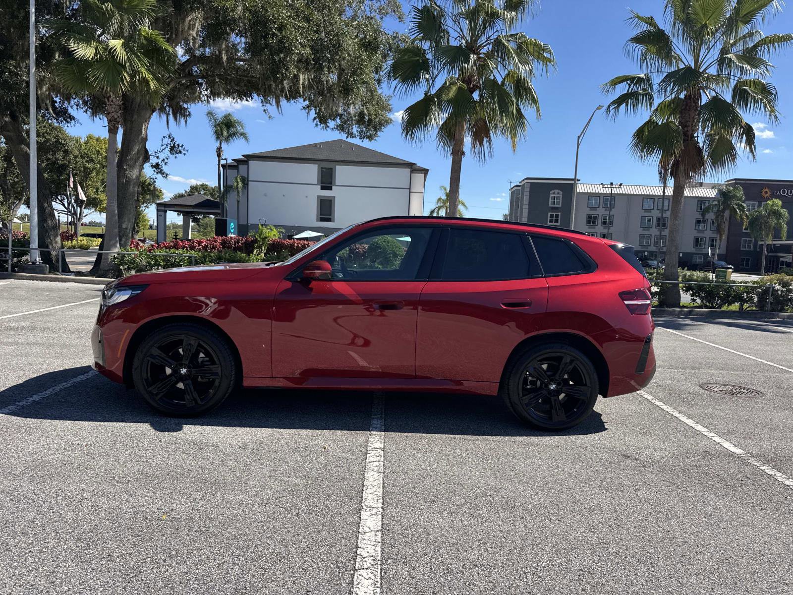 Certified 2025 BMW X3 xDrive30i w/ M Sport Package image 7