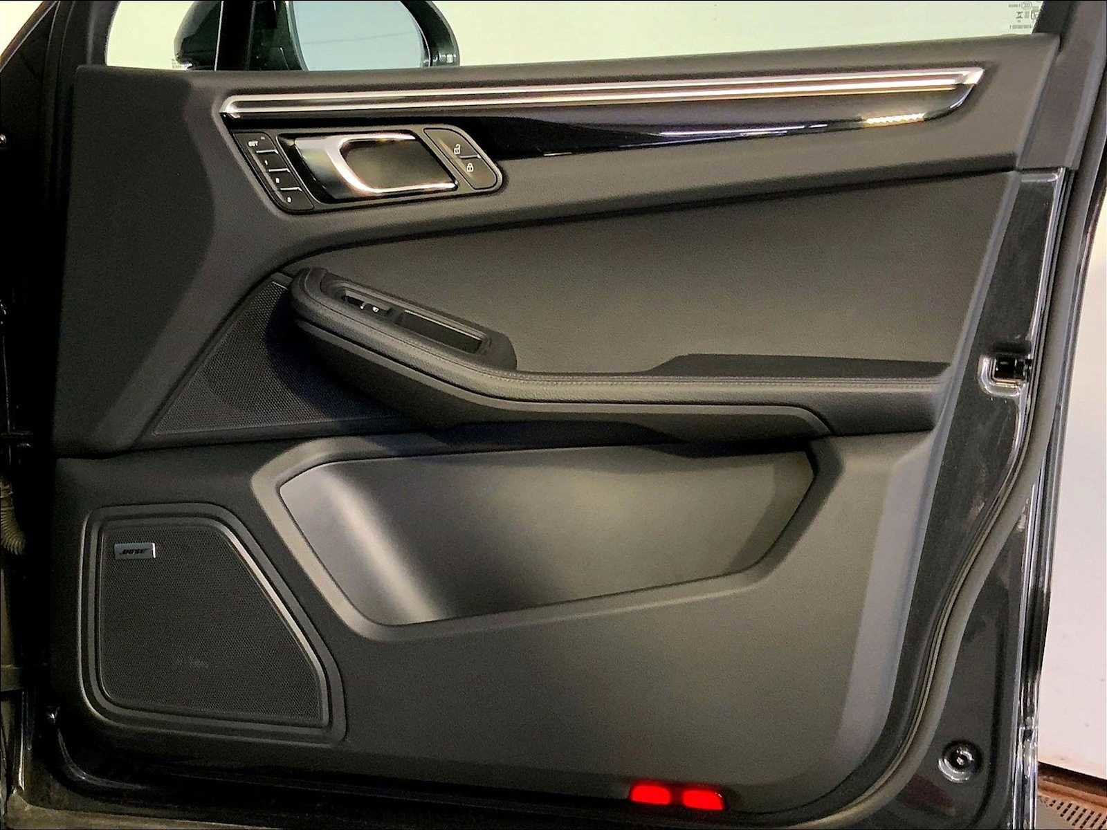 Certified 2024 Porsche Macan image 26