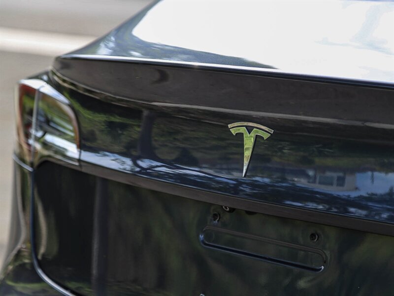 Used 2018 Tesla Model 3 Long Range RWD image 16