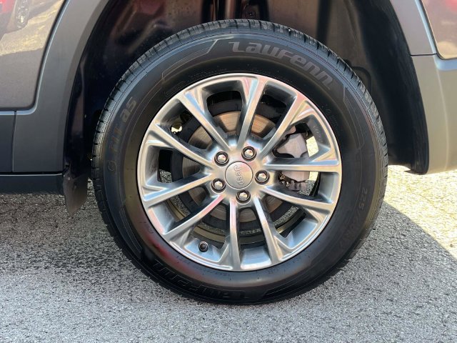 Used 2019 Jeep Cherokee Latitude Plus FWD image 11
