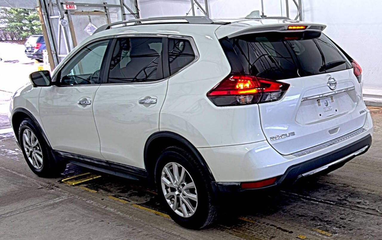 Used 2017 Nissan Rogue SV w/ Sun & Sound Touring Package image 16