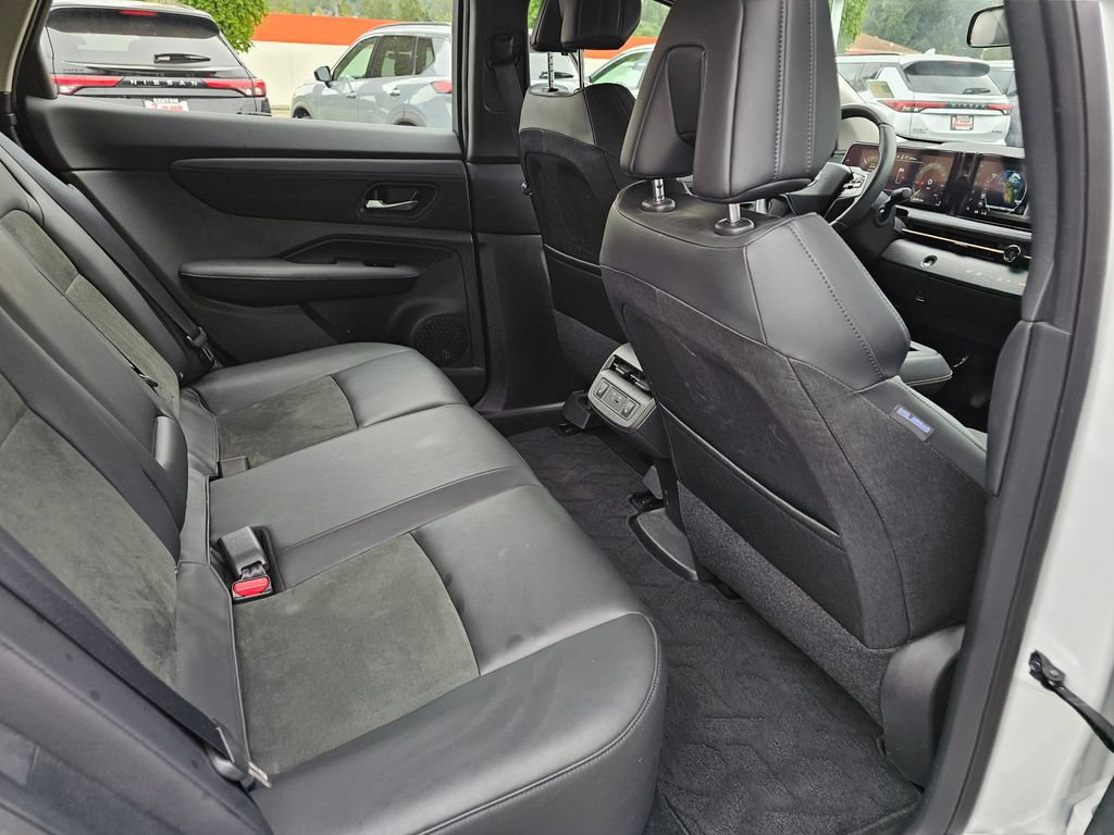 Used 2024 Nissan Ariya AWD image 15