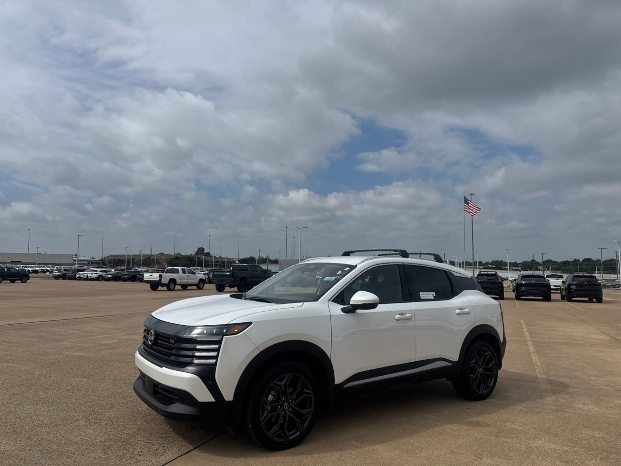 Certified 2025 Nissan Kicks SR FWD image 10