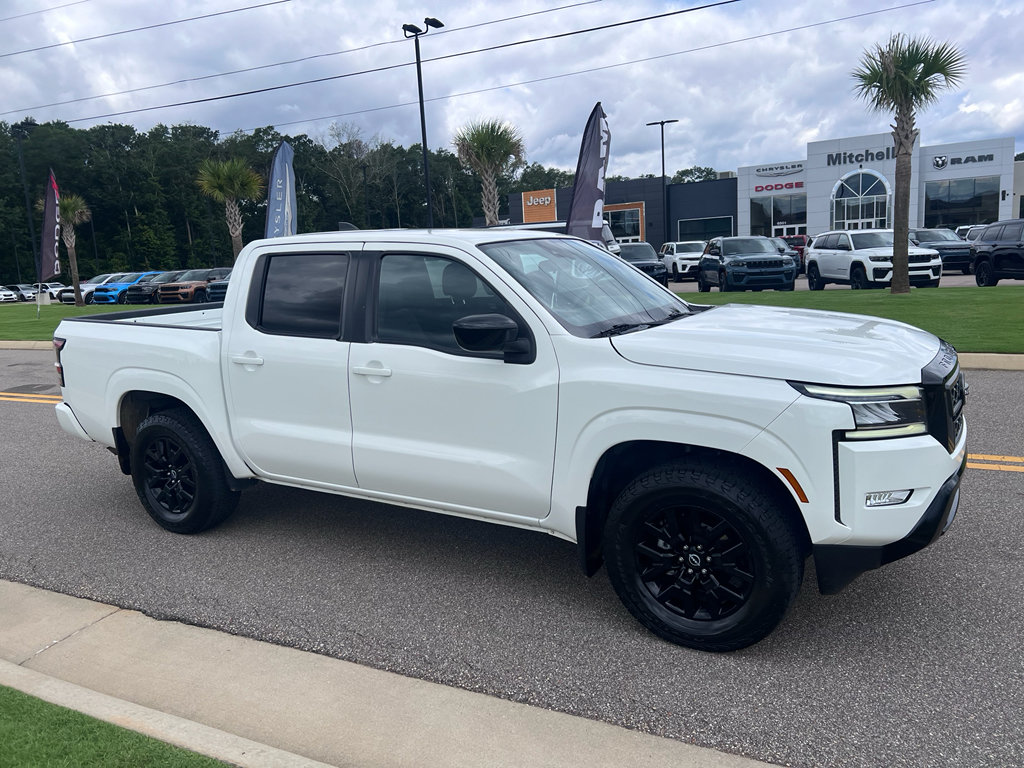 Used 2023 Nissan Frontier SV w/ Midnight Edition Package RWD image 3