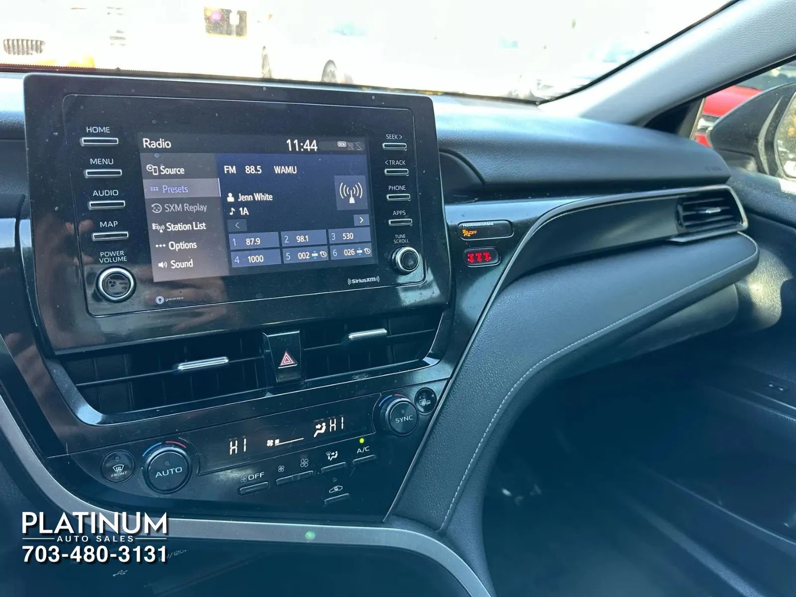 Used 2022 Toyota Camry SE image 13