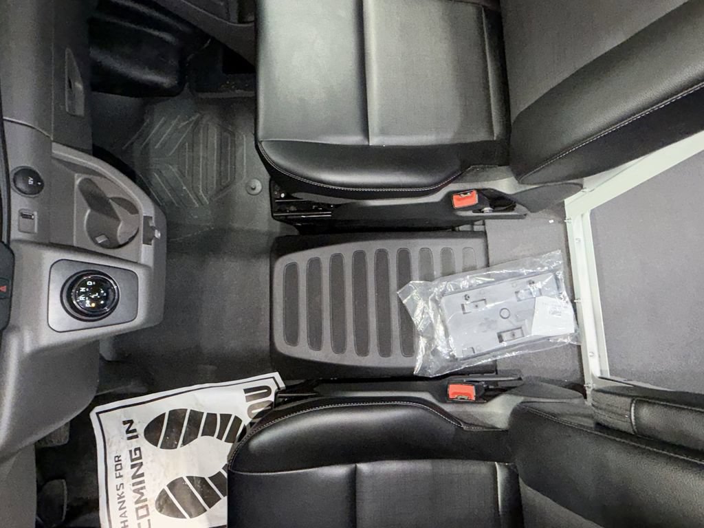 Used 2025 Ford E-Transit 148 High Roof RWD image 24