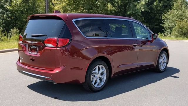 Used 2018 Chrysler Pacifica Touring Plus w/ Tire & Wheel Group FWD image 4