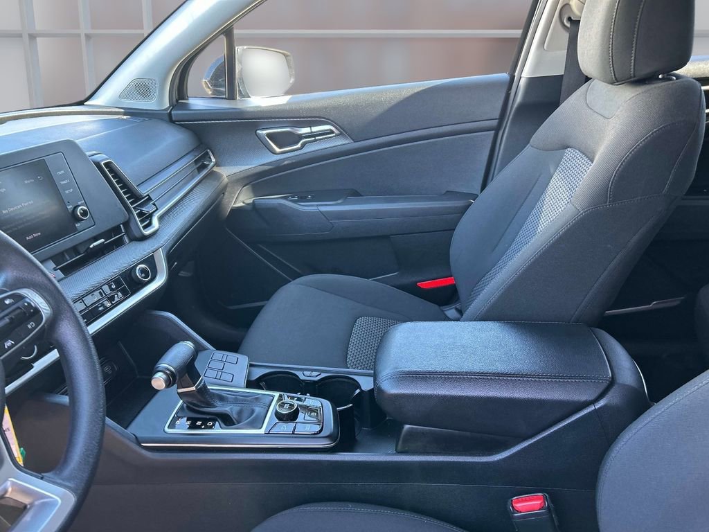 Used 2024 Kia Sportage LX image 19