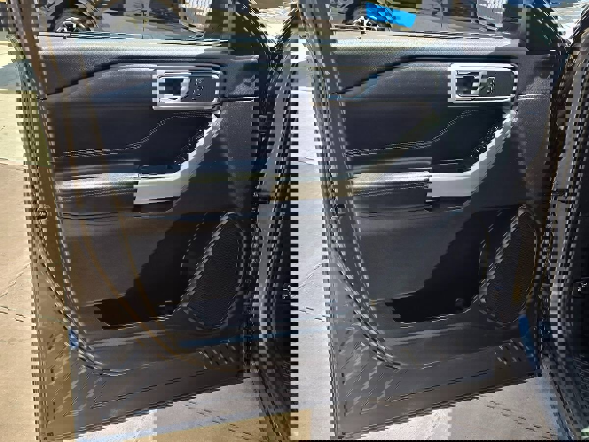 Used 2021 Ford Explorer XLT RWD image 31