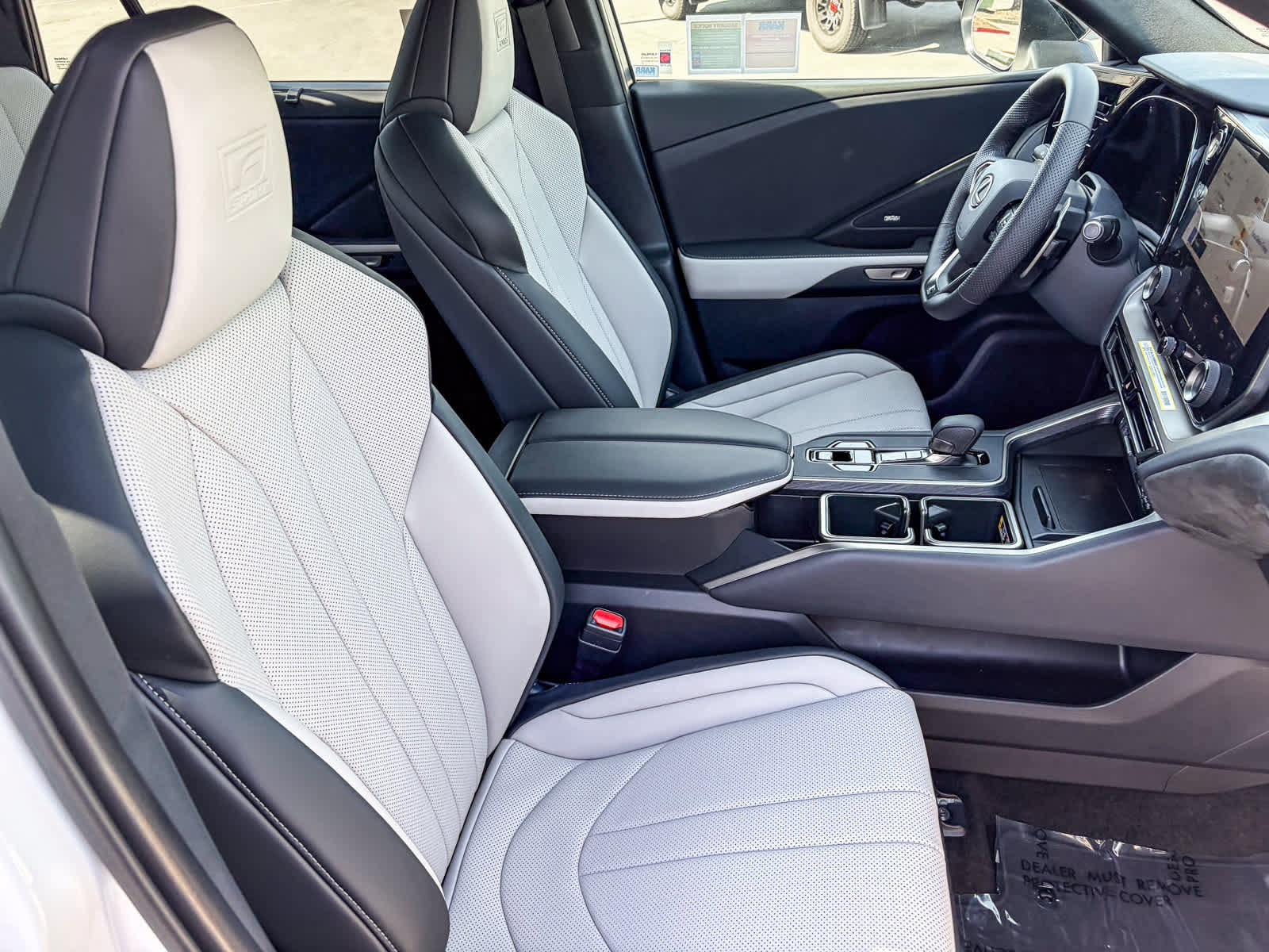 New 2026 Lexus TX 500h AWD image 17