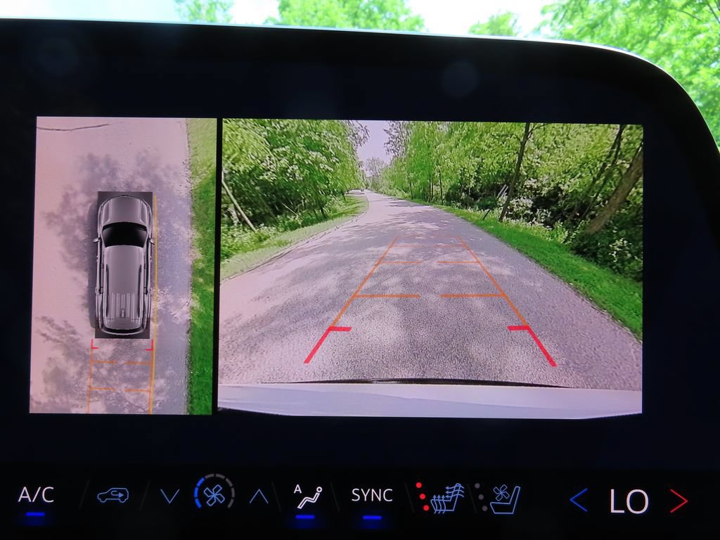 New 2026 Chevrolet Traverse RS w/ LPO, Floor Liner Package AWD/4WD image 8