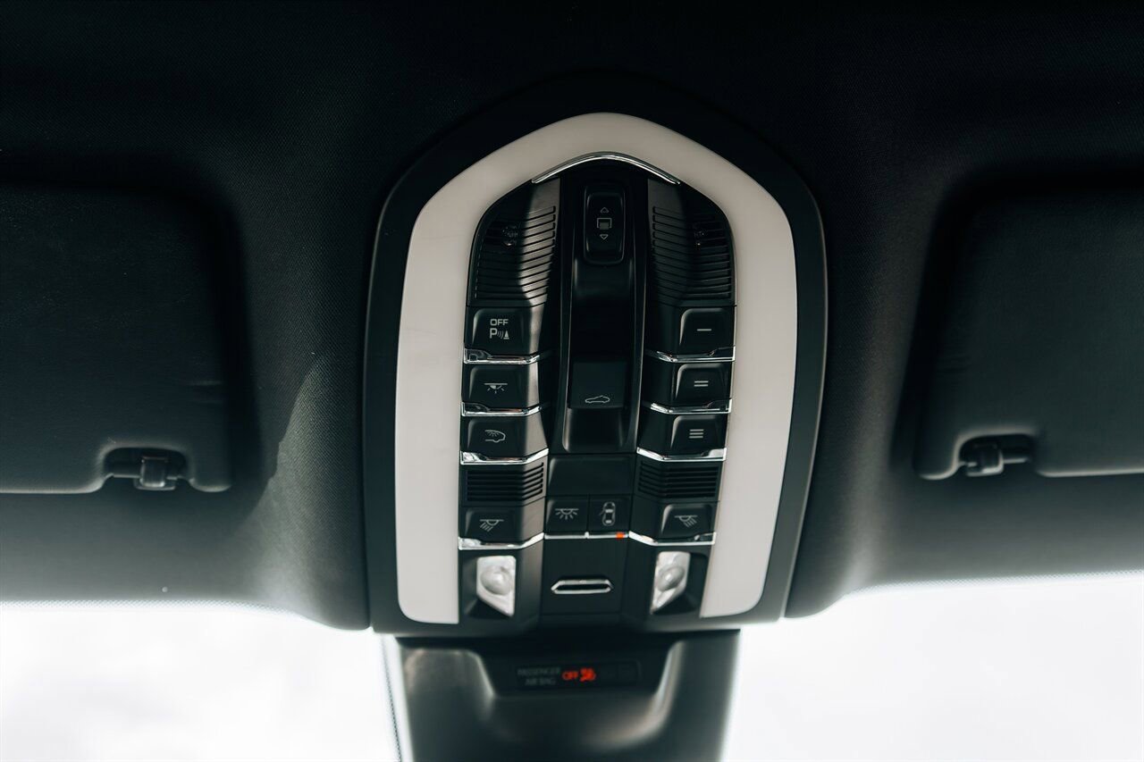 Used 2018 Porsche Macan S image 30