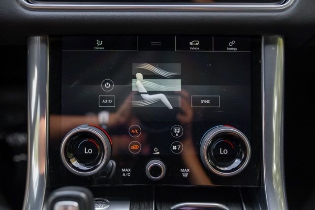 Used 2019 Land Rover Range Rover Sport SE image 35