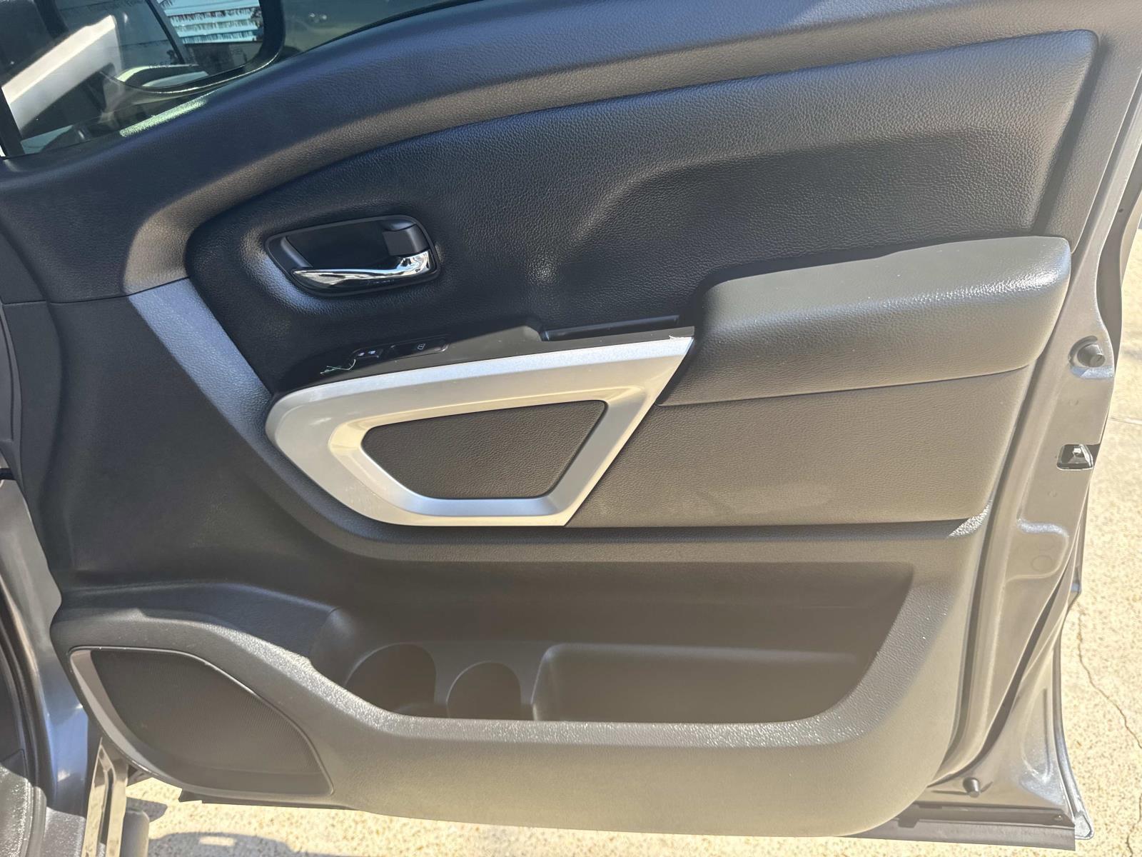 Used 2024 Nissan Titan SV w/ SV Convenience Package image 13