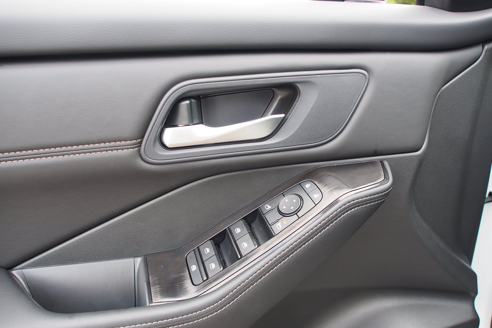 New 2026 Nissan Rogue Dark Armor FWD image 18