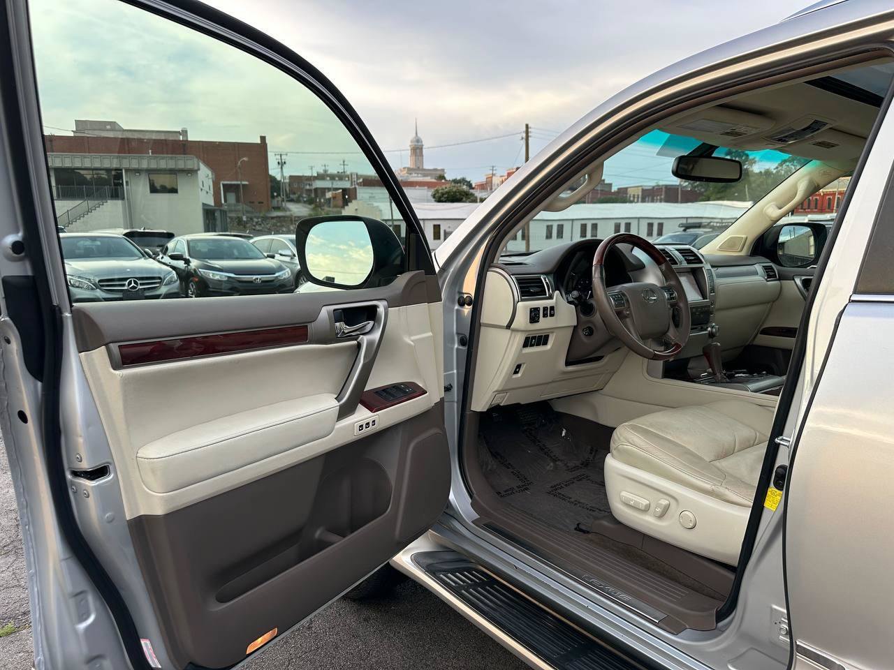 Used 2012 Lexus GX 460 w/ Comfort Plus Pkg AWD/4WD image 13