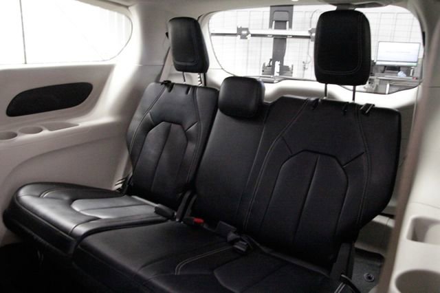 Used 2024 Chrysler Pacifica Touring-L FWD image 18