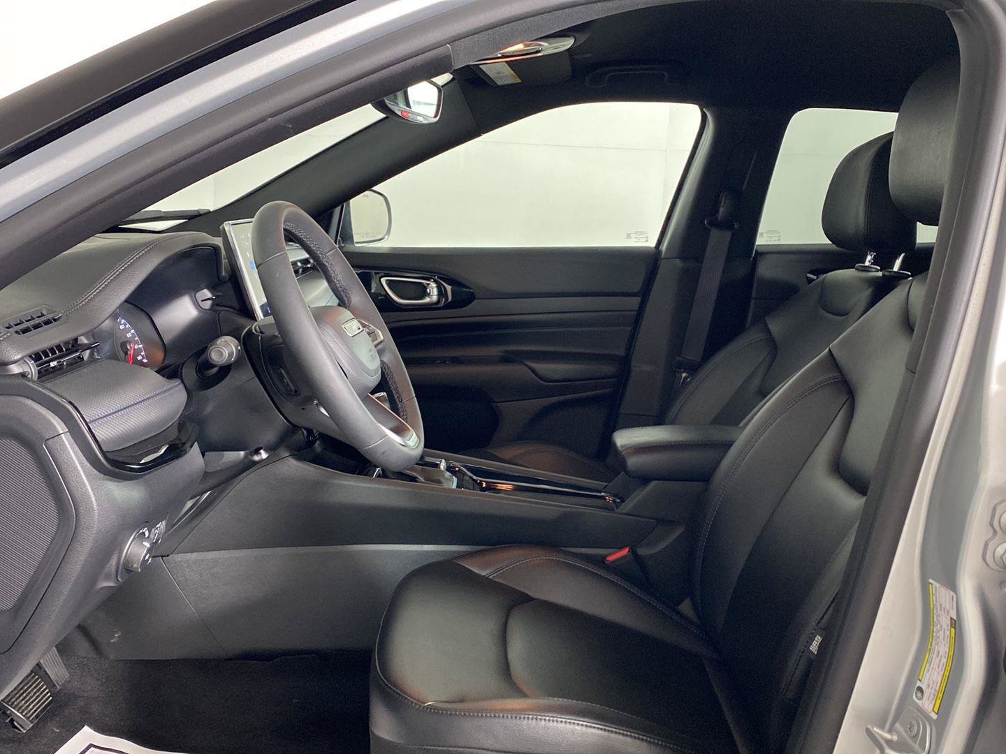 Used 2026 Jeep Compass Limited AWD/4WD image 22