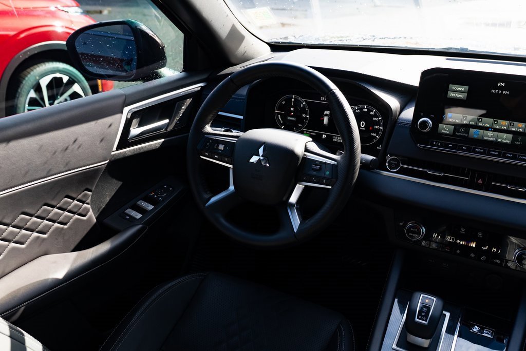 Used 2025 Mitsubishi Outlander SEL Black Edition image 9