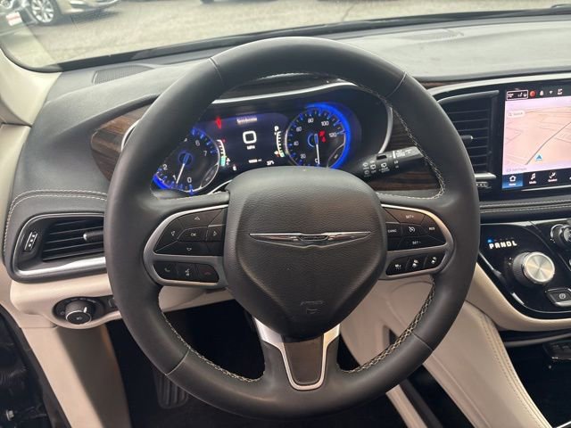 Used 2023 Chrysler Pacifica Limited image 15