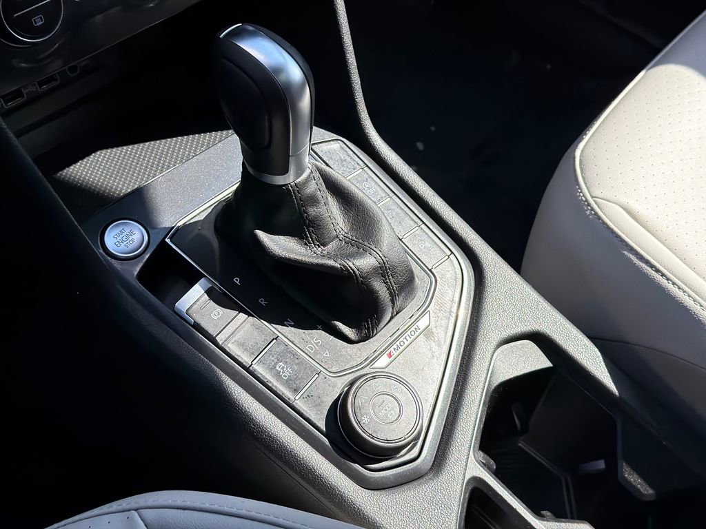 Used 2018 Volkswagen Tiguan SEL w/ R-Line Package image 29