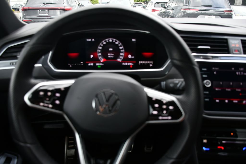 Used 2022 Volkswagen Tiguan SE R-Line AWD/4WD image 32
