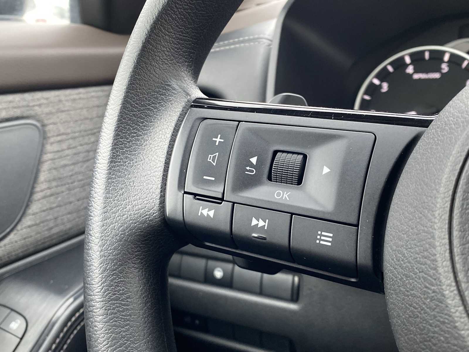 Used 2022 Nissan Rogue SV image 28