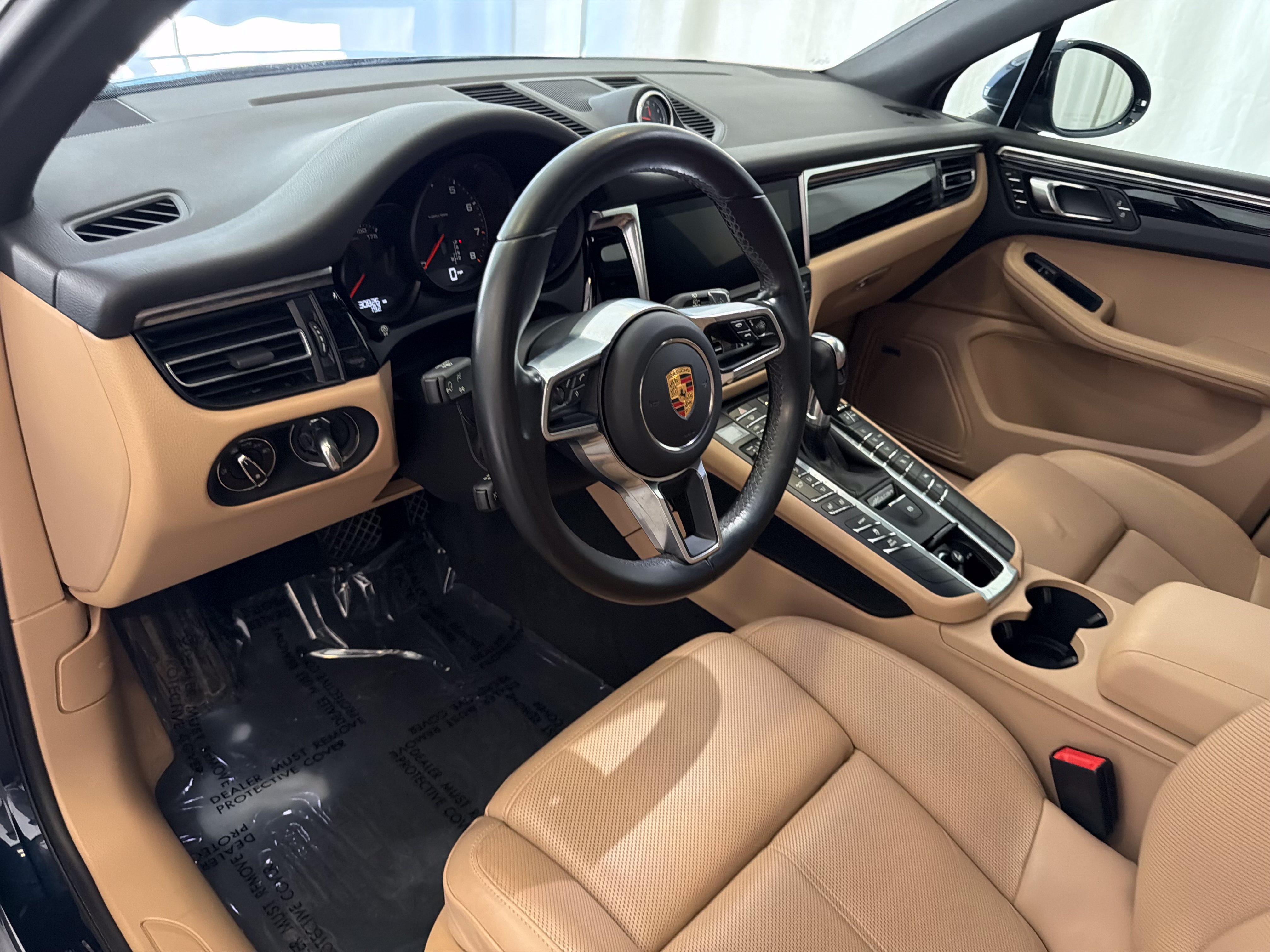 Certified 2021 Porsche Macan AWD/4WD image 4