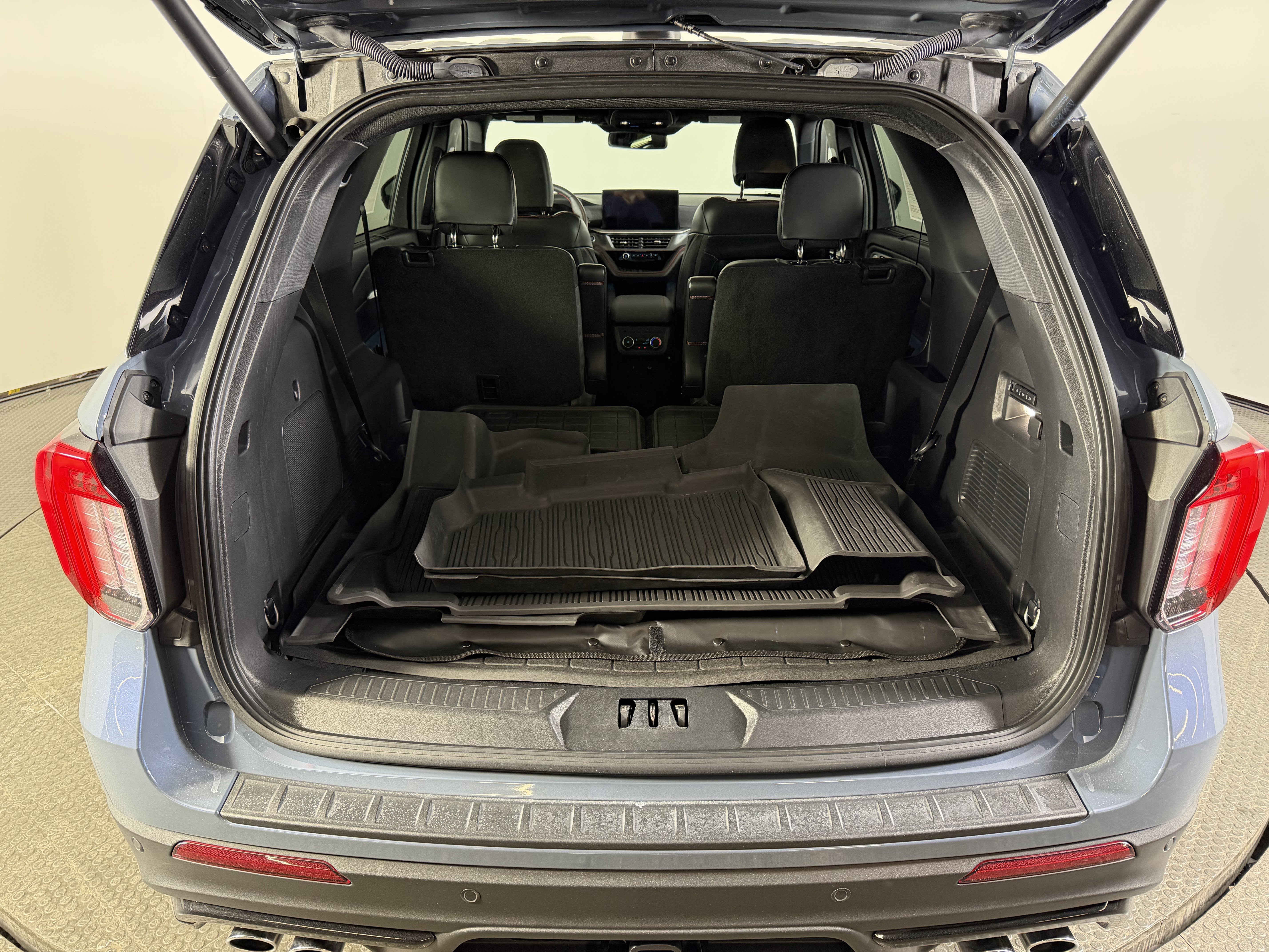 Used 2025 Ford Explorer ST image 9