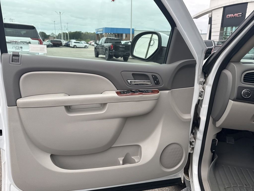 Used 2014 GMC Yukon XL SLT w/ SLT-2 Equipment Package image 23