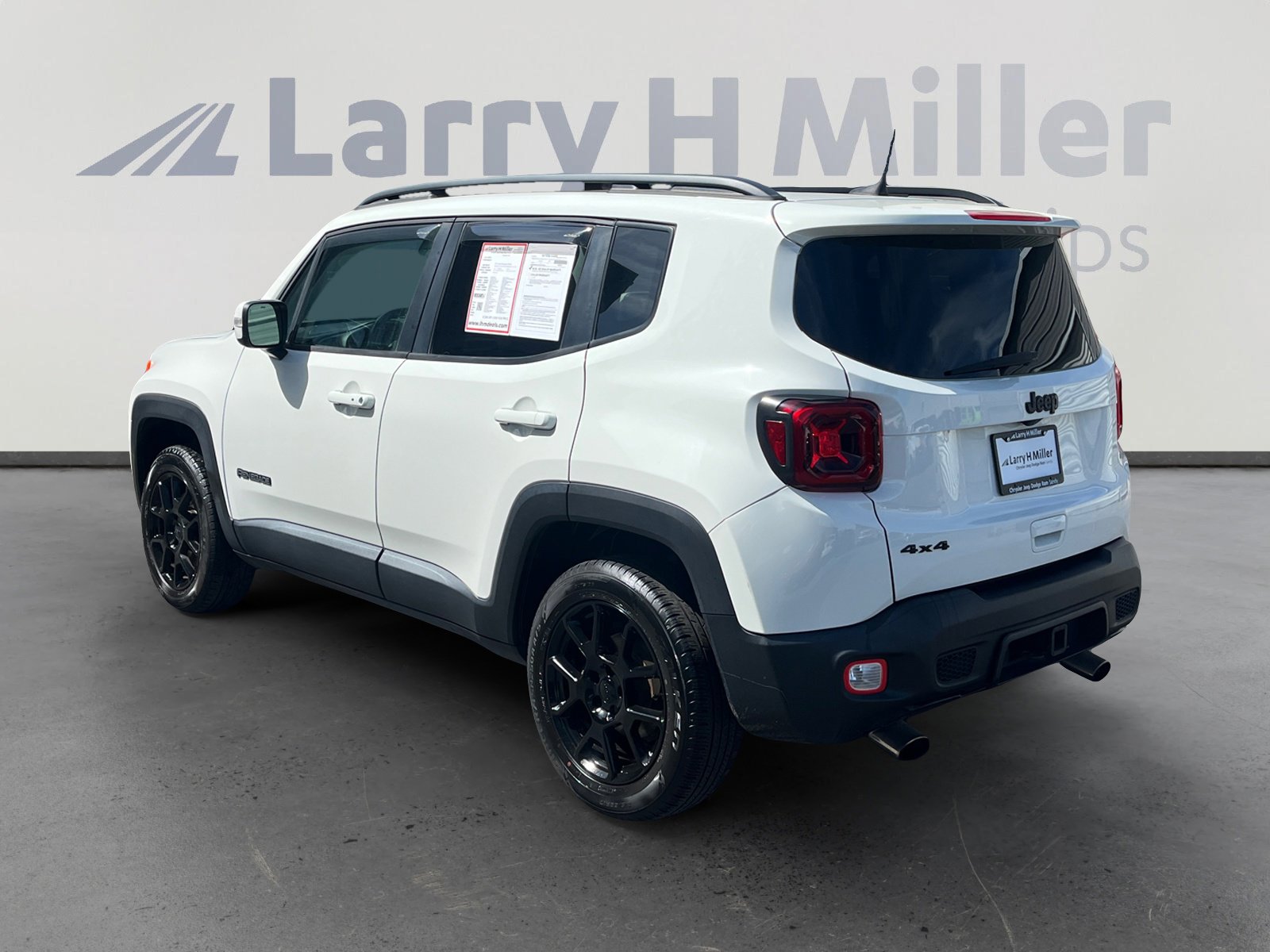 Used 2019 Jeep Renegade Altitude w/ UConnect 8.4 Nav Group AWD/4WD image 3