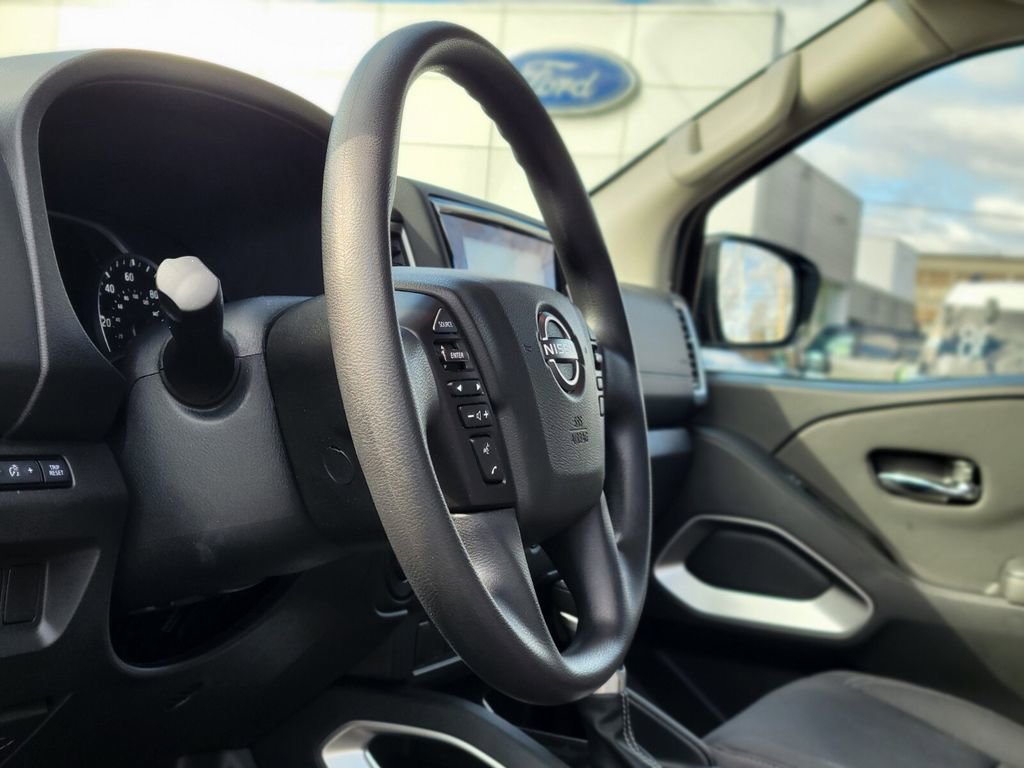 Used 2024 Nissan Frontier SV w/ Technology Package image 16