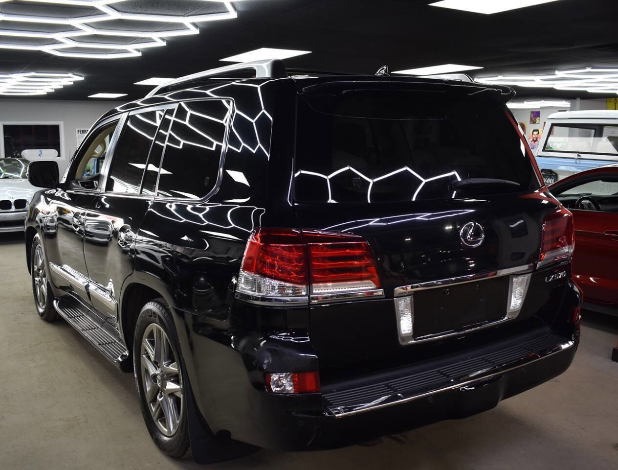 Used 2015 Lexus LX 570 Base AWD 4dr SUV image 3