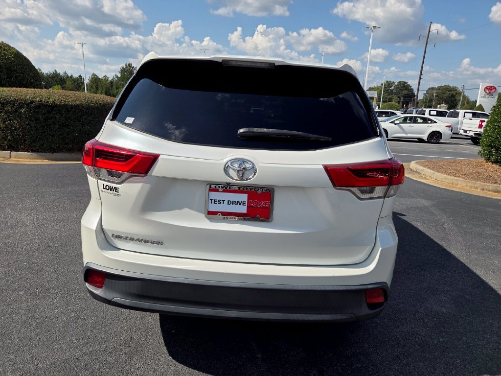 Used 2018 Toyota Highlander LE FWD image 9