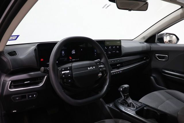 Used 2025 Kia K4 LXS FWD image 16