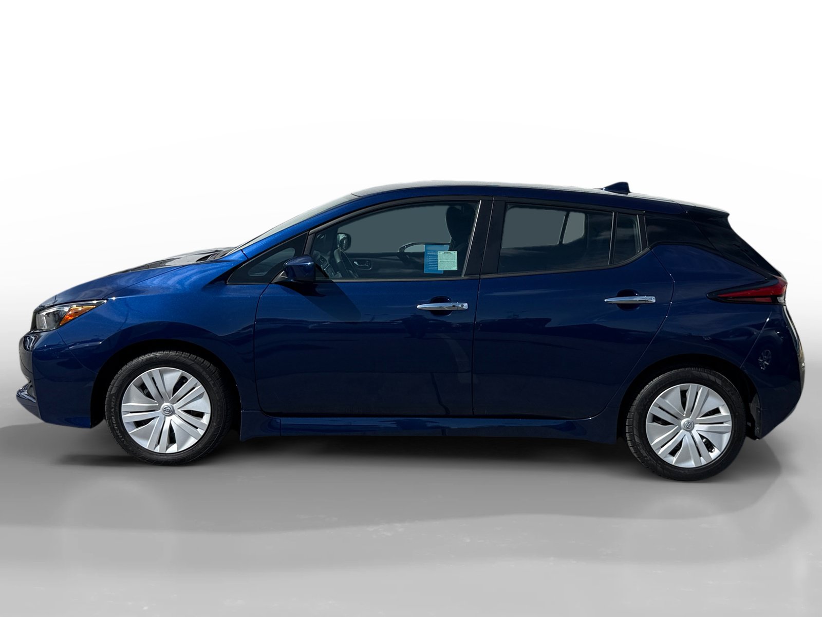 Used 2025 Nissan Leaf S FWD image 2