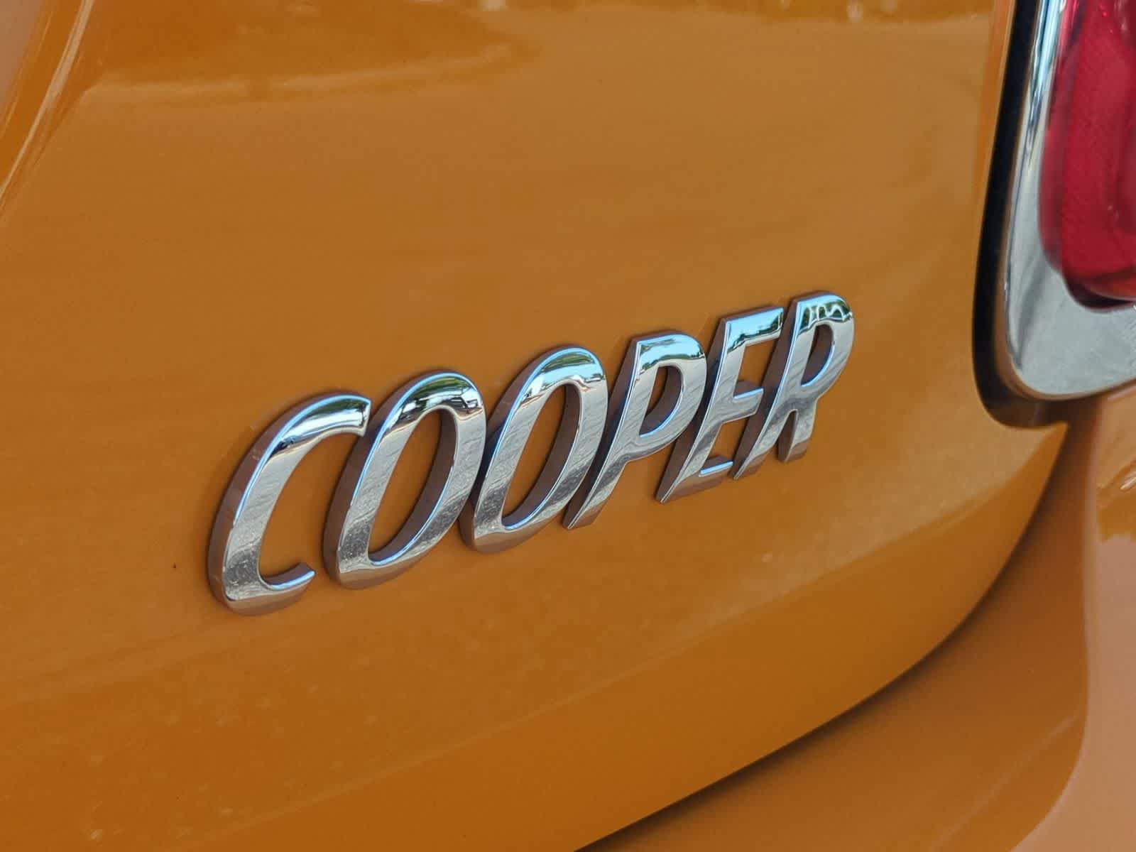 Used 2015 MINI Cooper 4-Door Hardtop FWD image 13