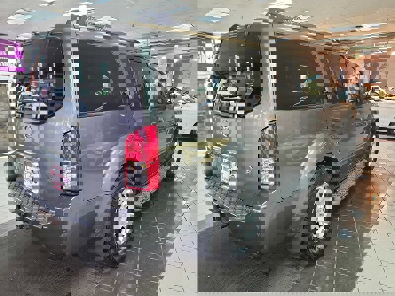 Used 2006 Nissan Pathfinder SE w/ (P01) Se Premium Pkg image 4