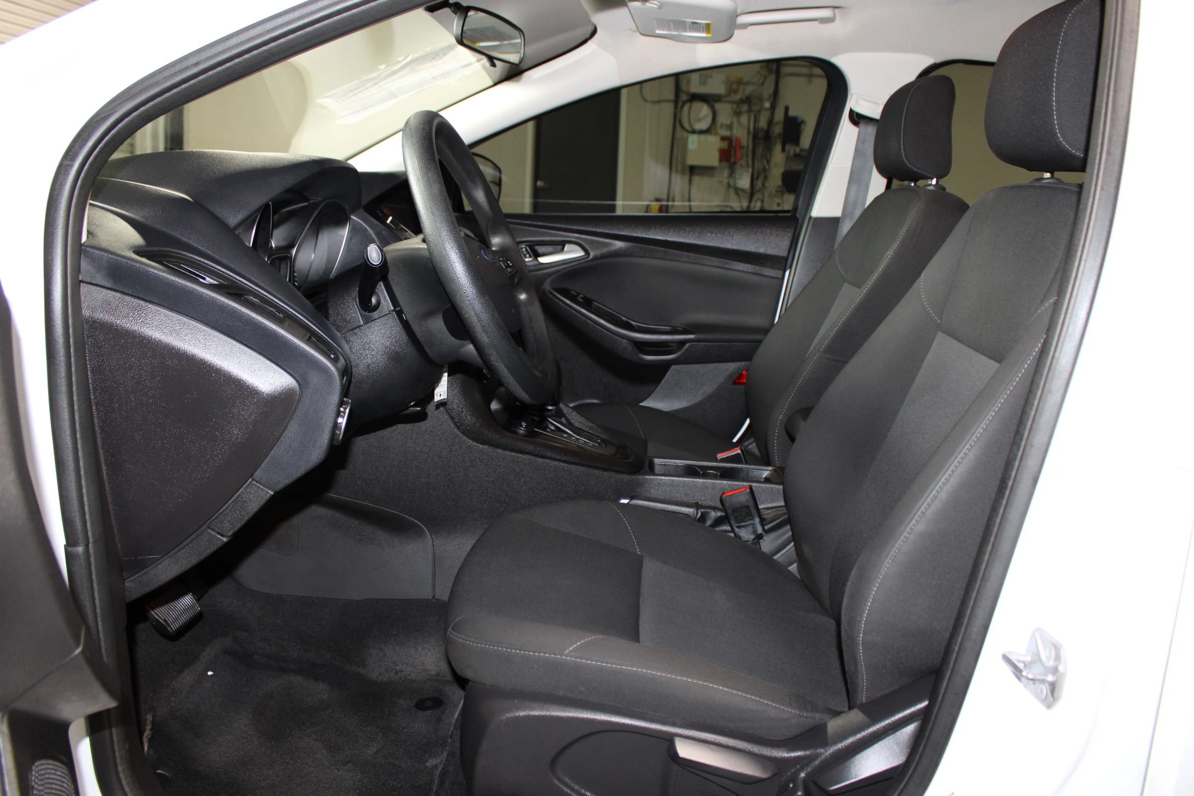 Used 2018 Ford Focus SE FWD image 8