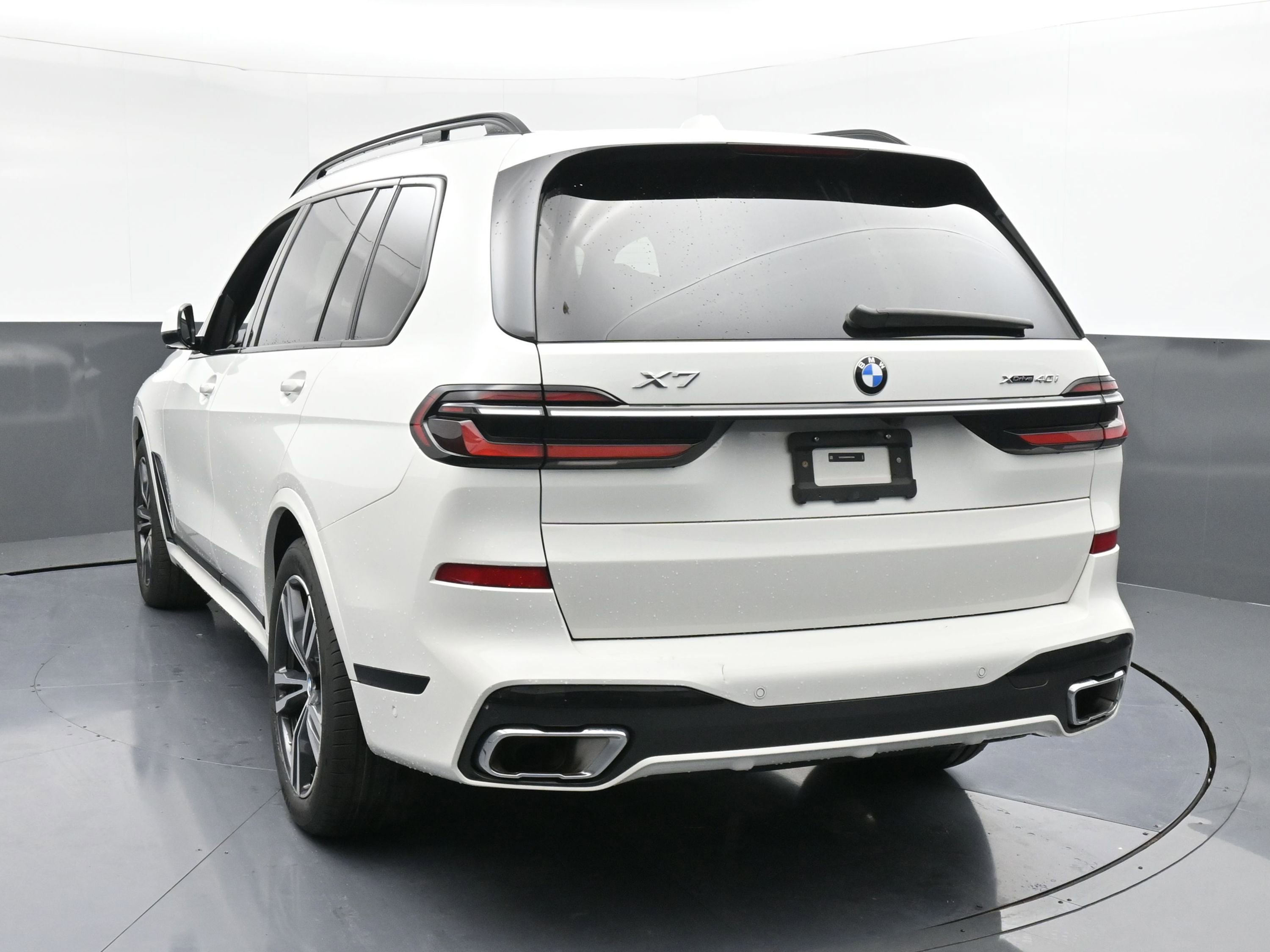 Used 2024 BMW X7 xDrive40i w/ M Sport Package image 7