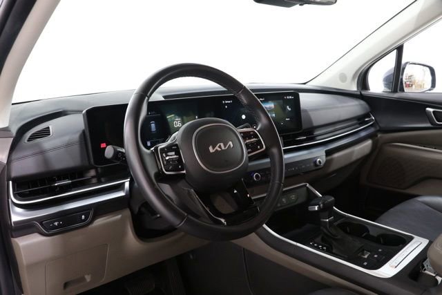 Used 2025 Kia Carnival FWD image 15