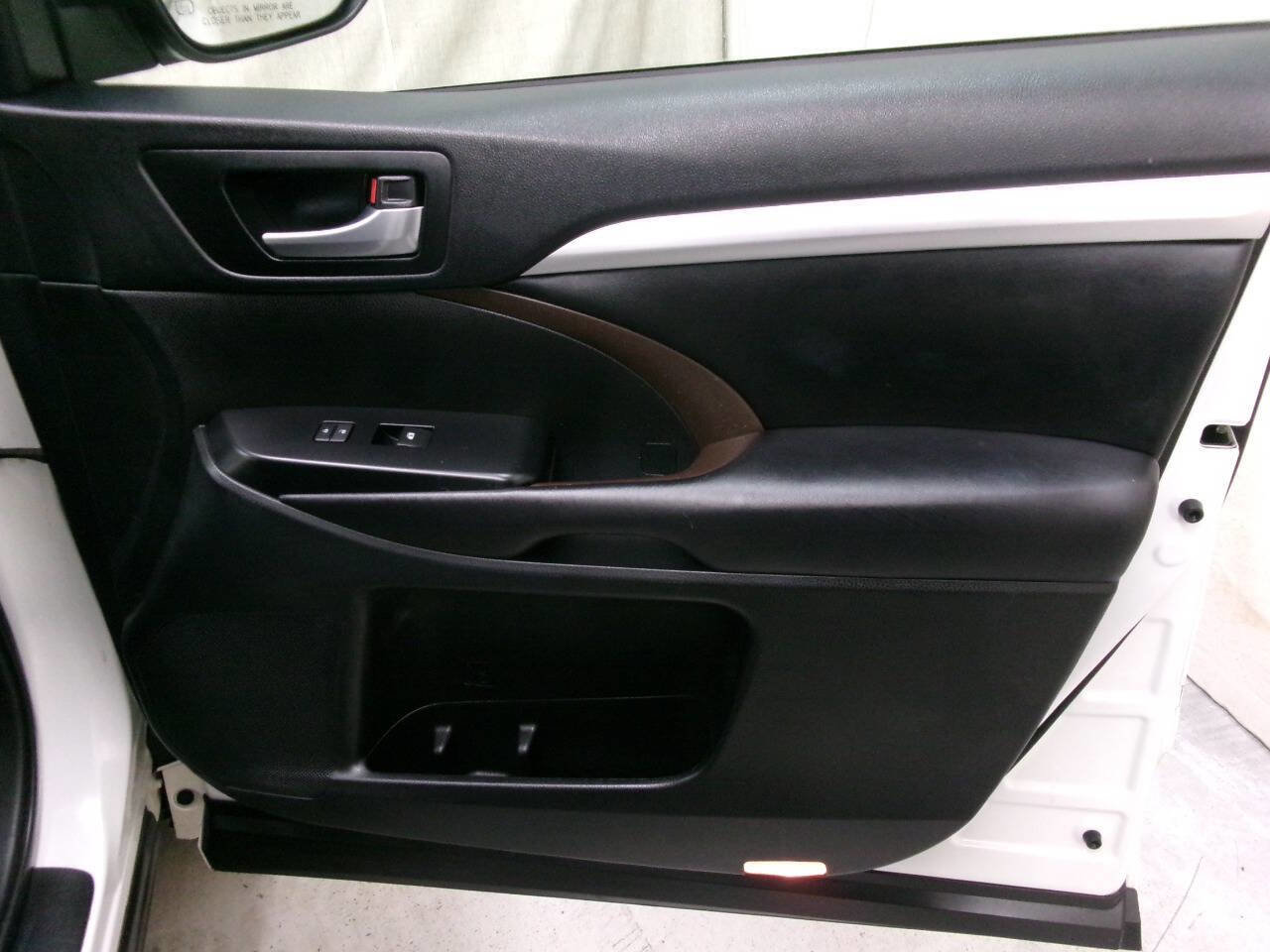 Used 2018 Toyota Highlander XLE image 30