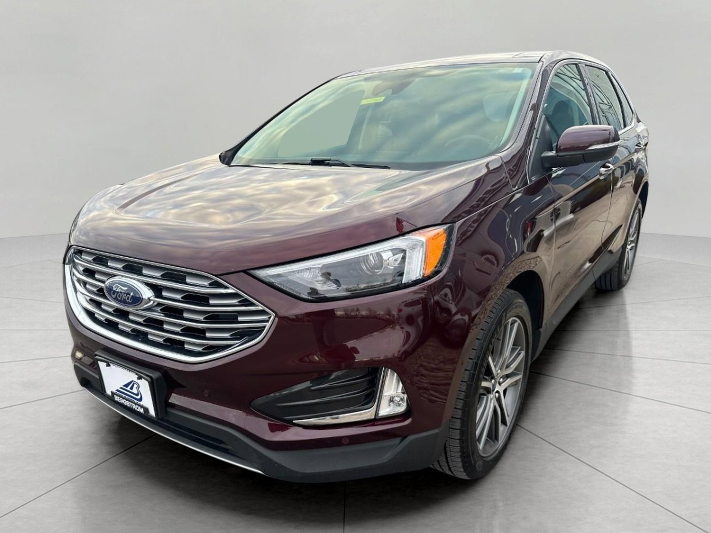 Used 2022 Ford Edge Titanium AWD/4WD image 3