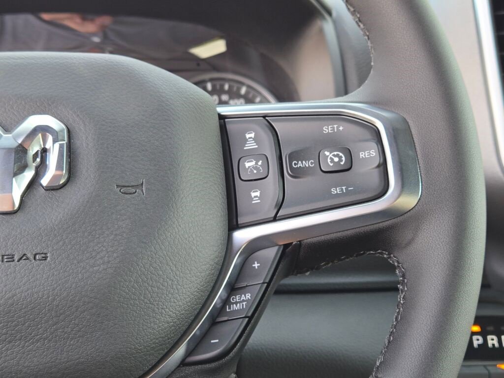 New 2026 RAM 1500 4x4 Crew Cab image 32