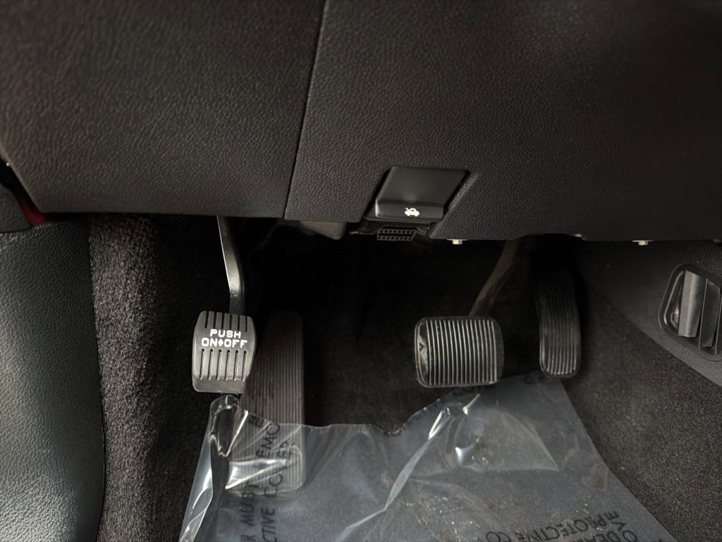 Certified 2018 Ford Explorer XLT w/ Equipment Group 201A image 17