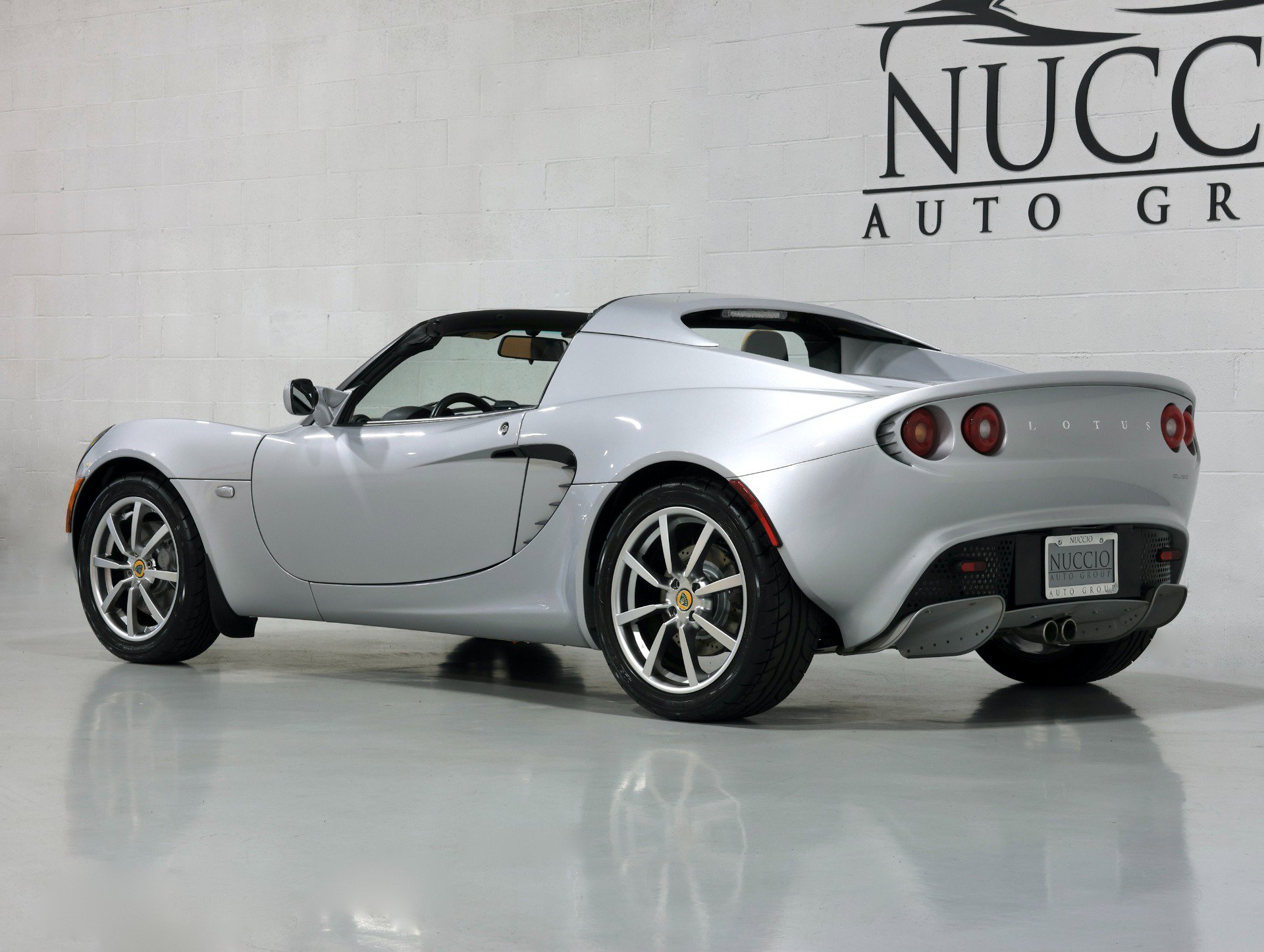 Used 2005 Lotus Elise image 36