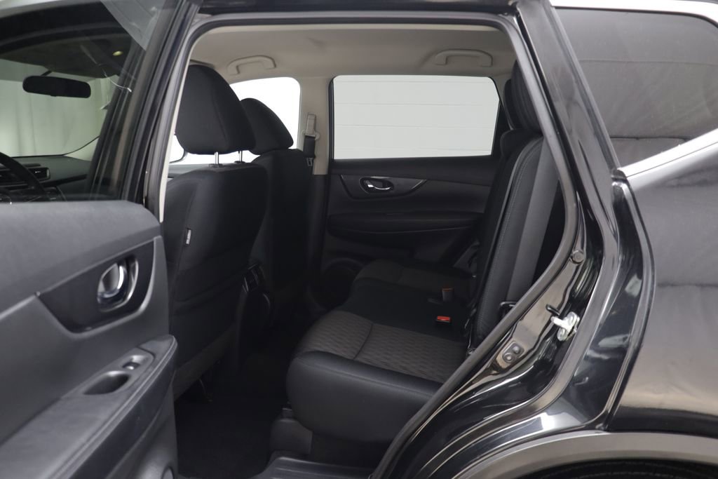 Used 2017 Nissan Rogue SV image 14